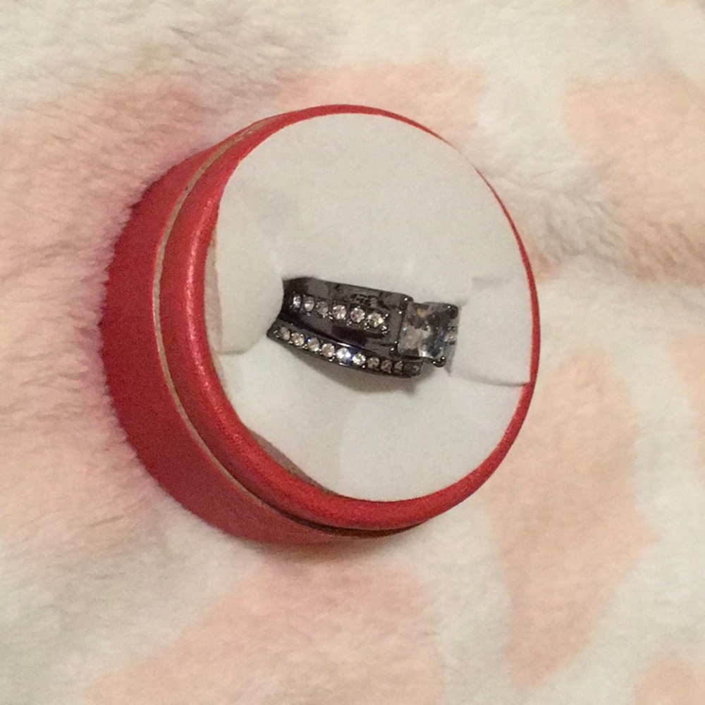 Jewelry - Picture 4 of 8